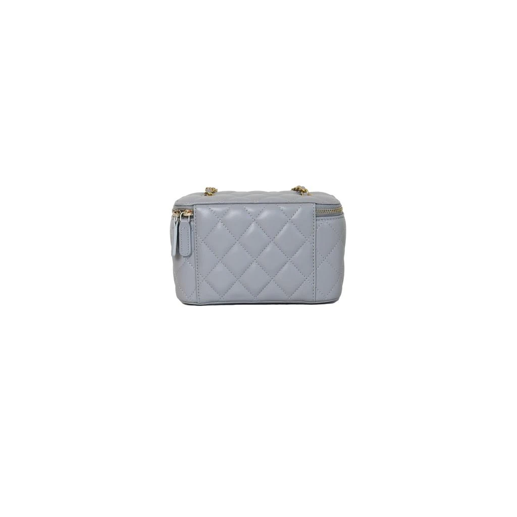 商品Chanel|Chanel Small Vanity Bag with Pearl Crush Chain Light Grey,价格¥34033,第3张图片详细描述