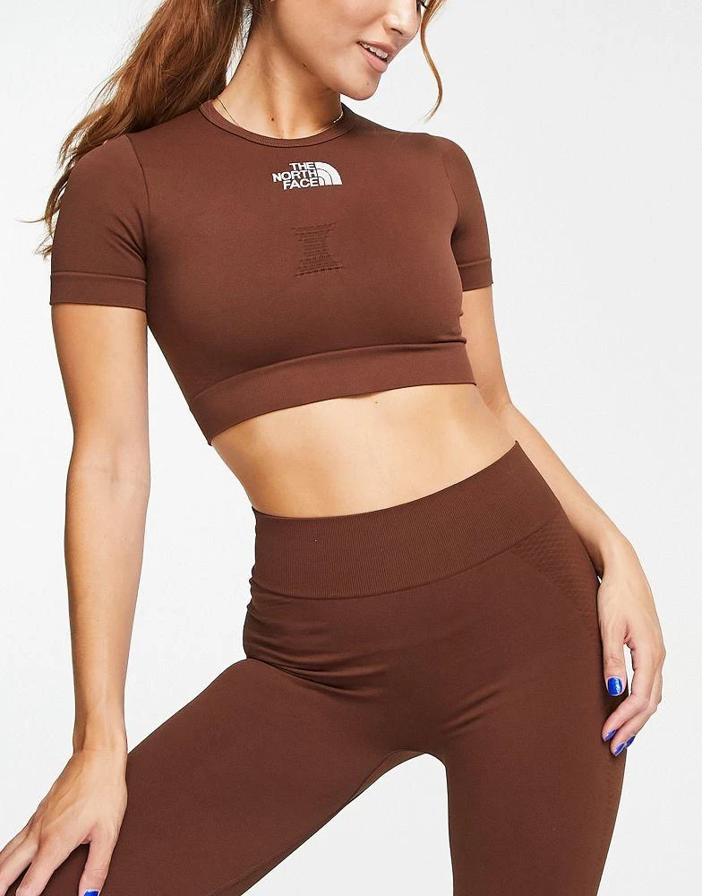 商品The North Face|The North Face Training seamless performance cropped t-shirt in brown Exclusive at ASOS,价格¥198,第3张图片详细描述