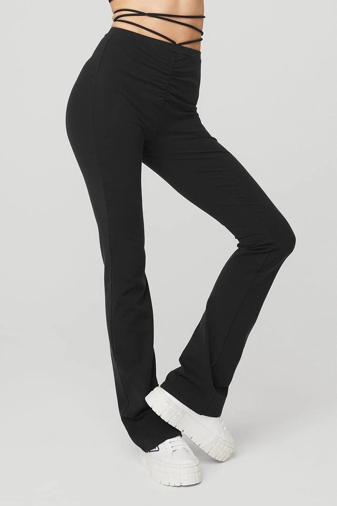 商品Alo|Airbrush High-Waist Cinch Flare Legging - Black,价格¥692,第1张图片