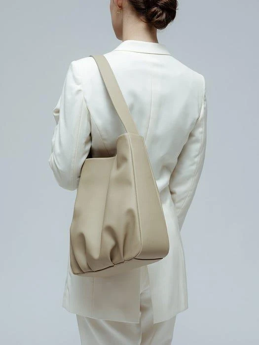商品MAKE :D|VASE Cactus Leather Shoulder Bag - Sand Beige,价格¥2379,第4张图片详细描述