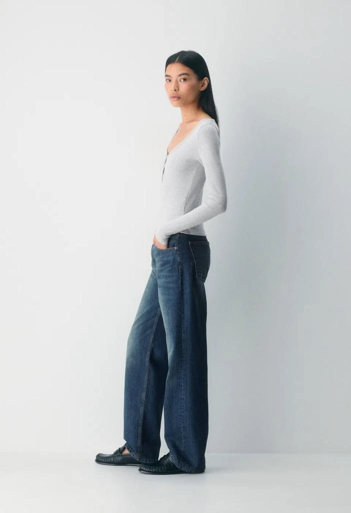 商品Aritzia|Homestretch™ Rib Henley Longsleeve,价格¥289,第3张图片详细描述