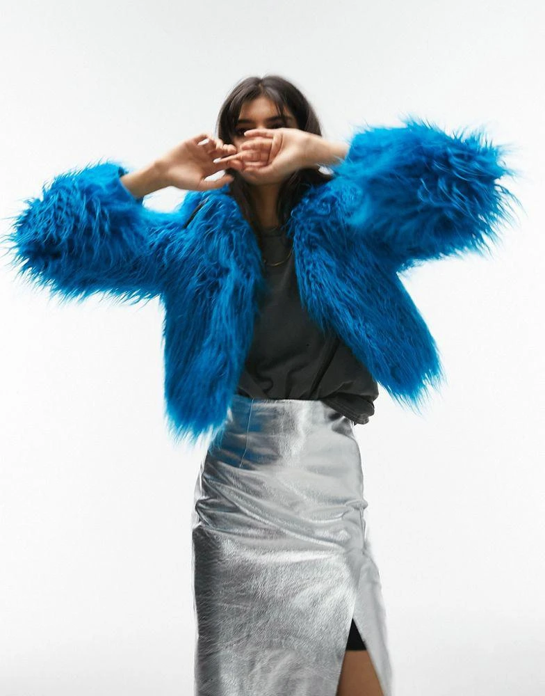 商品Topshop|Topshop cropped shaggy faux fur jacket in bright blue,价格¥368,第2张图片详细描述