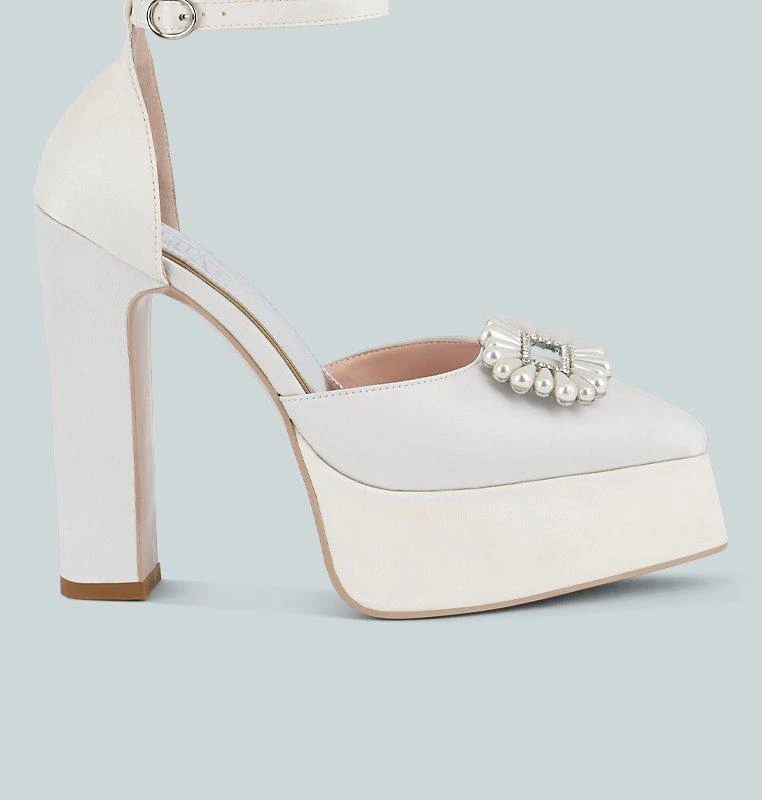 商品London Rag|Maeissa Pearls Brooch Detail Platform Block Heel Sandals,价格¥642,第1张图片
