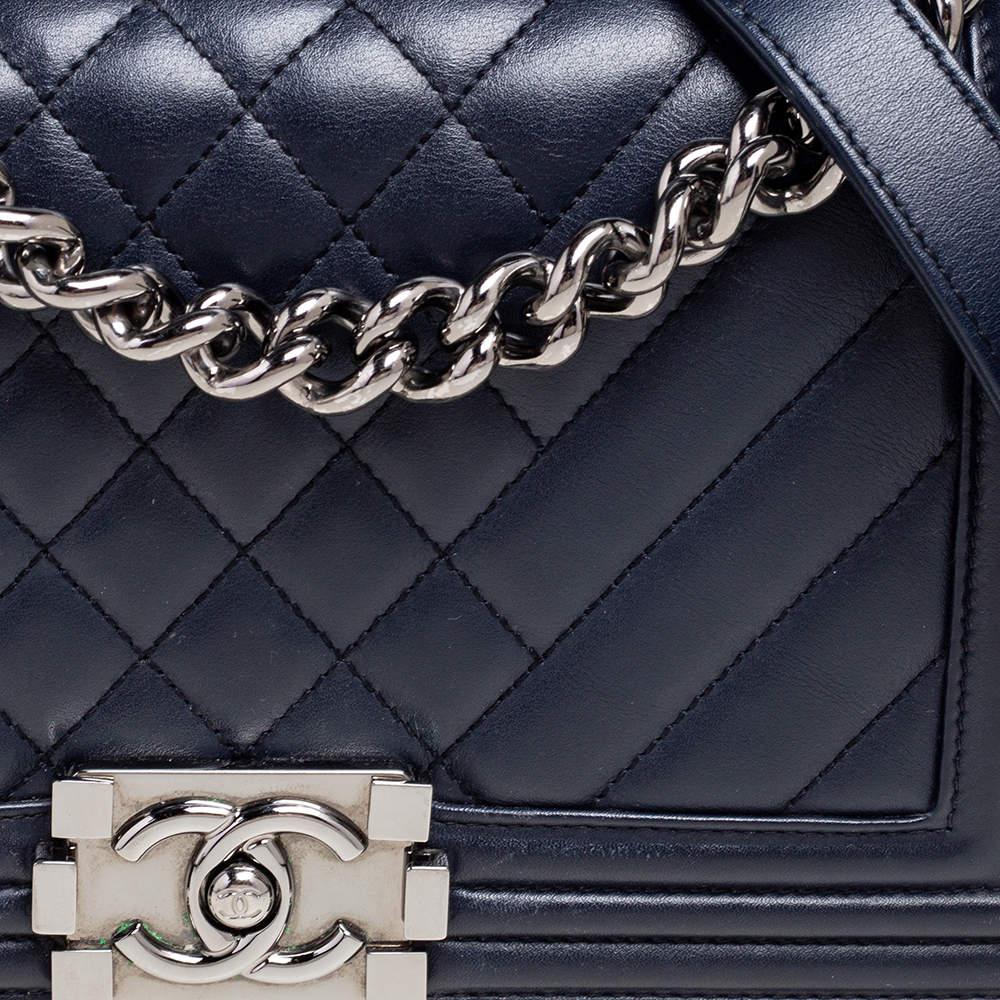 Chanel Midnight Blue Quilted Chevron Leather Medium Boy Flap Bag商品第5张图片规格展示