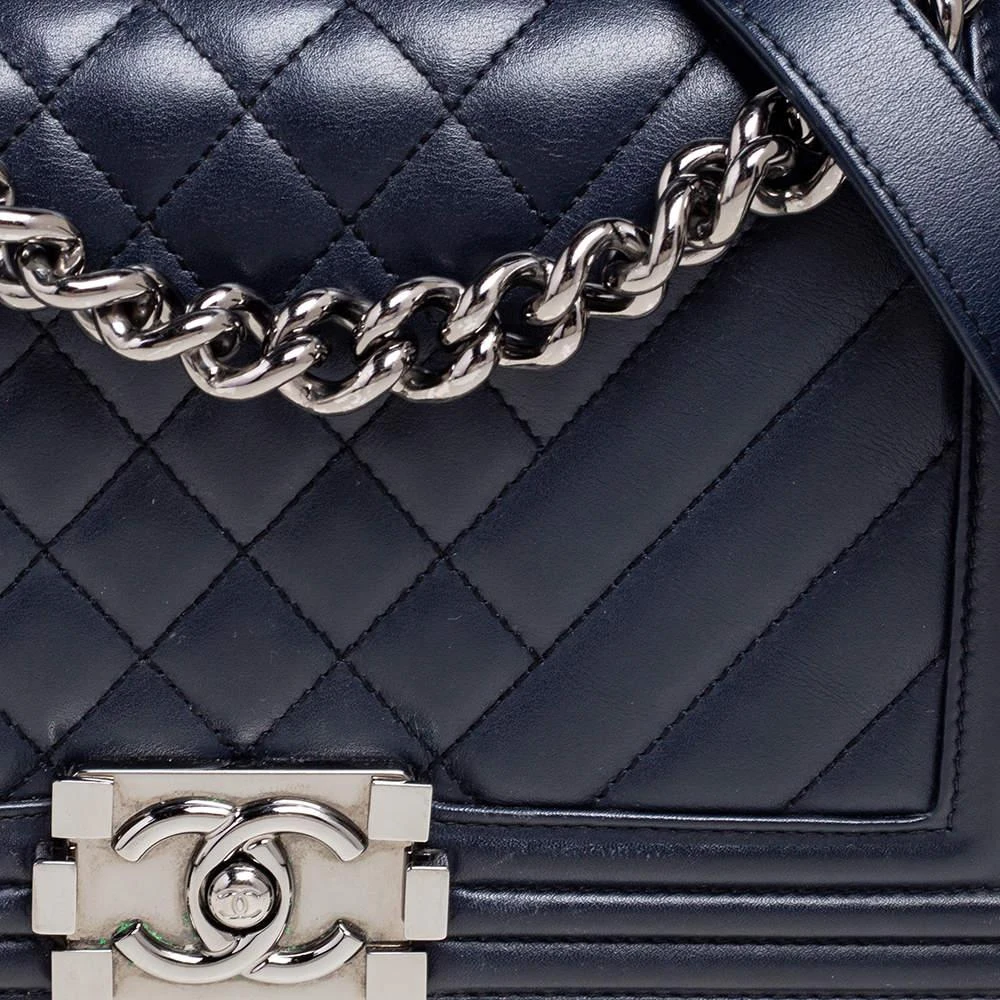 商品[二手商品] Chanel|Chanel Midnight Blue Quilted Chevron Leather Medium Boy Flap Bag,价格¥17052,第5张图片详细描述