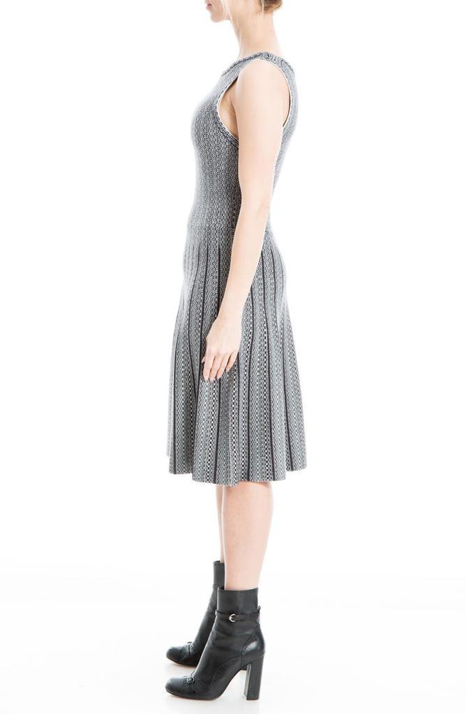 商品MAXSTUDIO|Pleated Sweater Dress,价格¥332,第5张图片详细描述