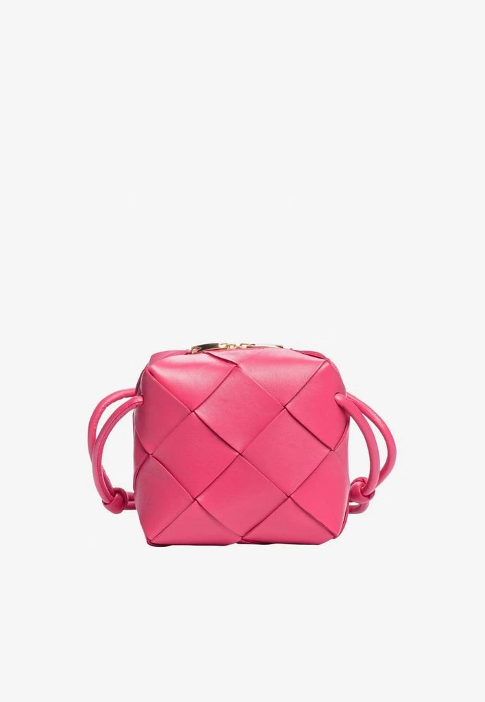 商品Bottega Veneta|Mini Cassette Crossbody Bag in Intreccio Leather,价格¥19362,第3张图片详细描述