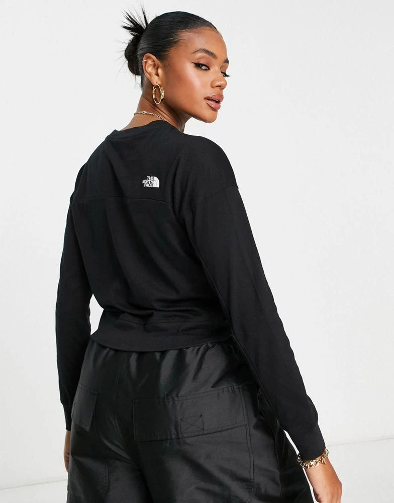 商品The North Face|The North Face Ensei long sleeve cropped heavyweight t-shirt in black Exclusive at ASOS,价格¥260,第4张图片详细描述