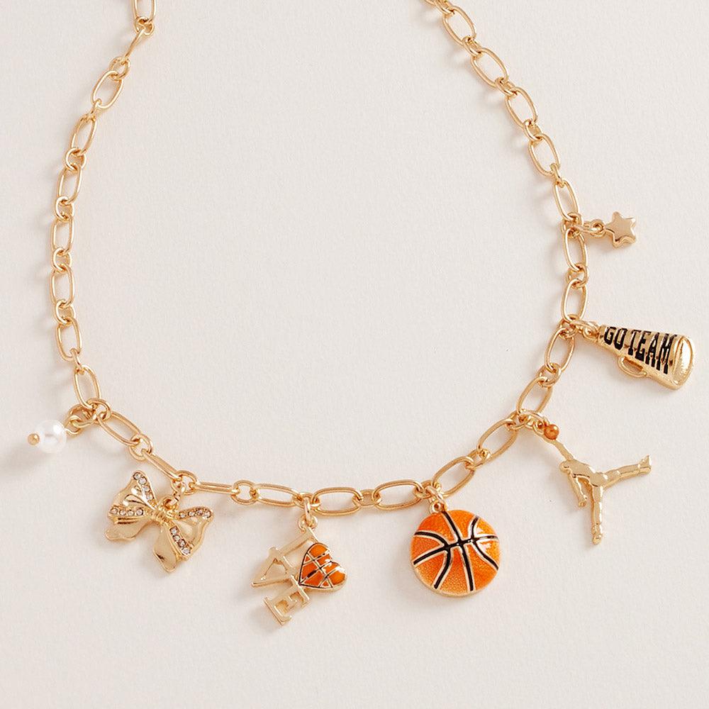 Collier à breloques en forme de cœur et nœud papillon cerise sur le thème du football image 2