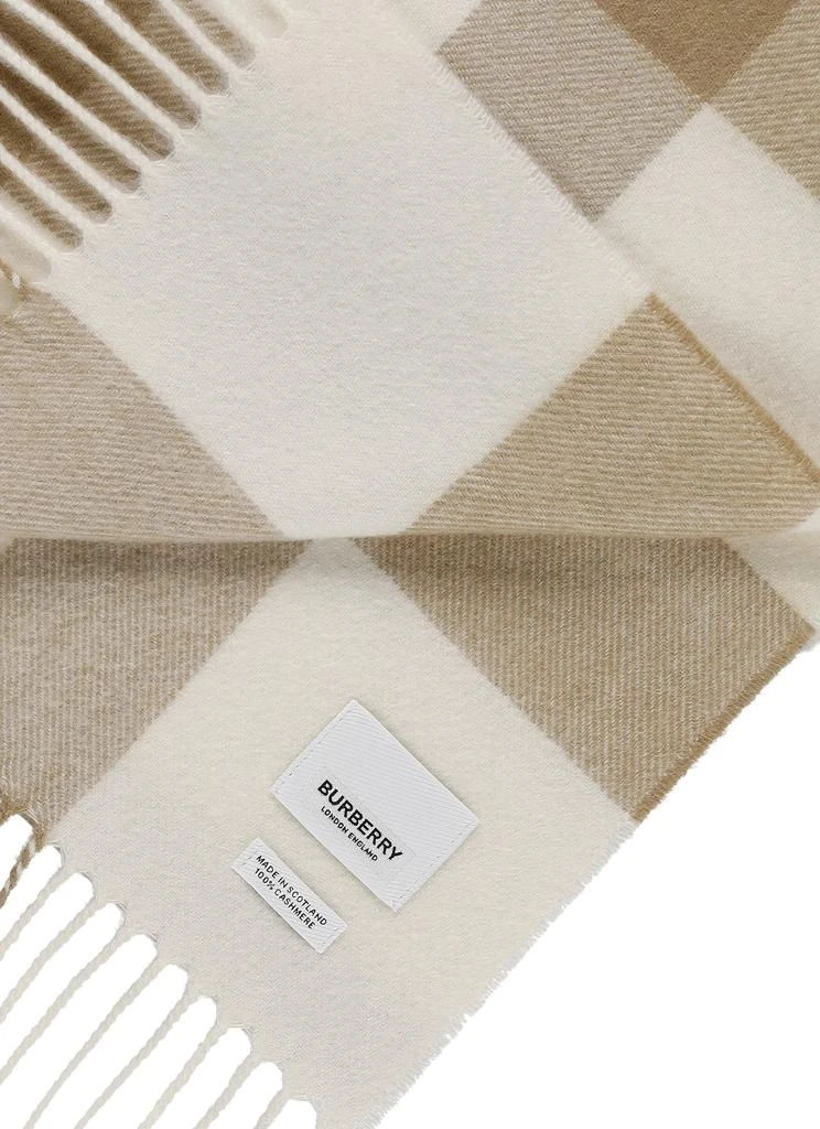 商品Burberry|Burberry Scarfs White,价格¥3956,第2张图片详细描述