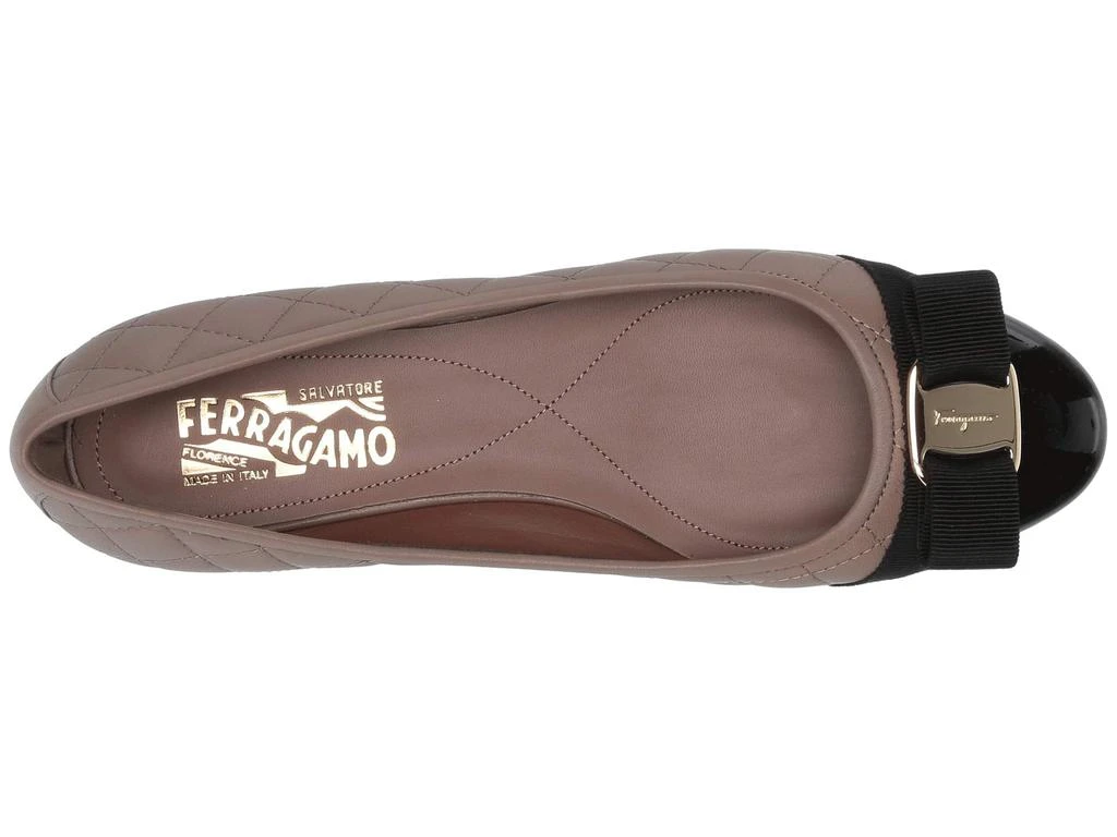 商品Salvatore Ferragamo|Varina Quilted Ballet Flat,价格¥4393,第2张图片详细描述