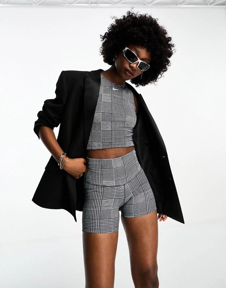 商品NIKE|Nike Yoga Dri-Fit crop tank in black check,价格¥188,第3张图片详细描述
