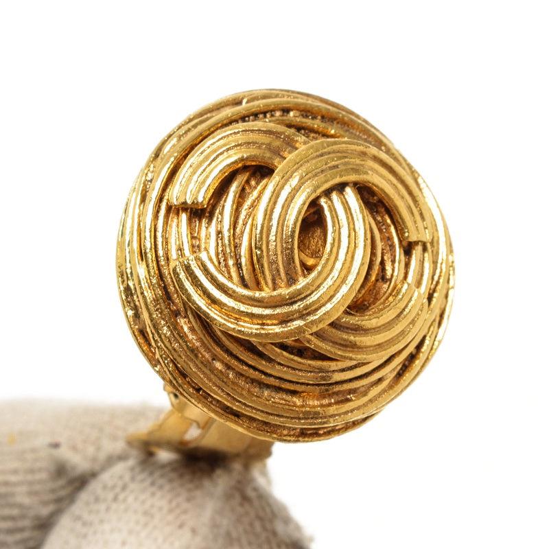 Chanel Gold Plate Round CC Earrings商品第3张图片规格展示