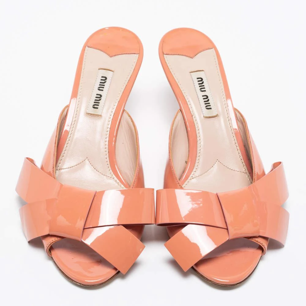 商品[二手商品] Miu Miu|Miu Miu Blush Pink Patent Leather Bow Mules Size 36.5,价格¥1064,第3张图片详细描述