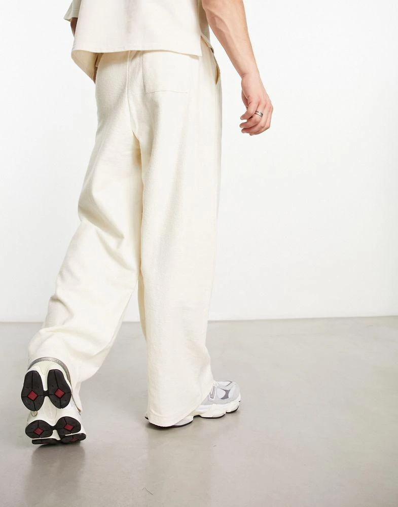 商品ASOS|ASOS DESIGN straight leg joggers with pintucks in off white,价格¥219,第2张图片详细描述