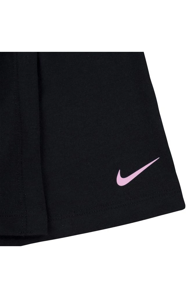 商品NIKE|Kids' Swoosh Graphic T-Shirt & Skort Set,价格¥162,第3张图片详细描述