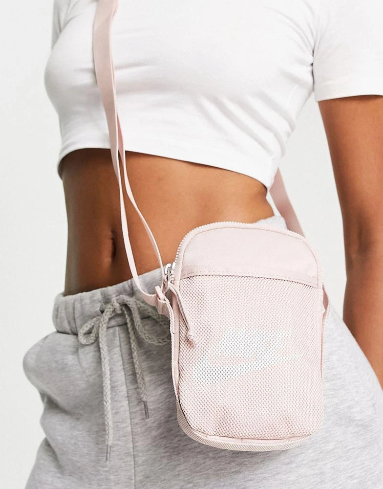 商品NIKE|Nike heritage cross body flight bag in light pink,价格¥93,第4张图片详细描述