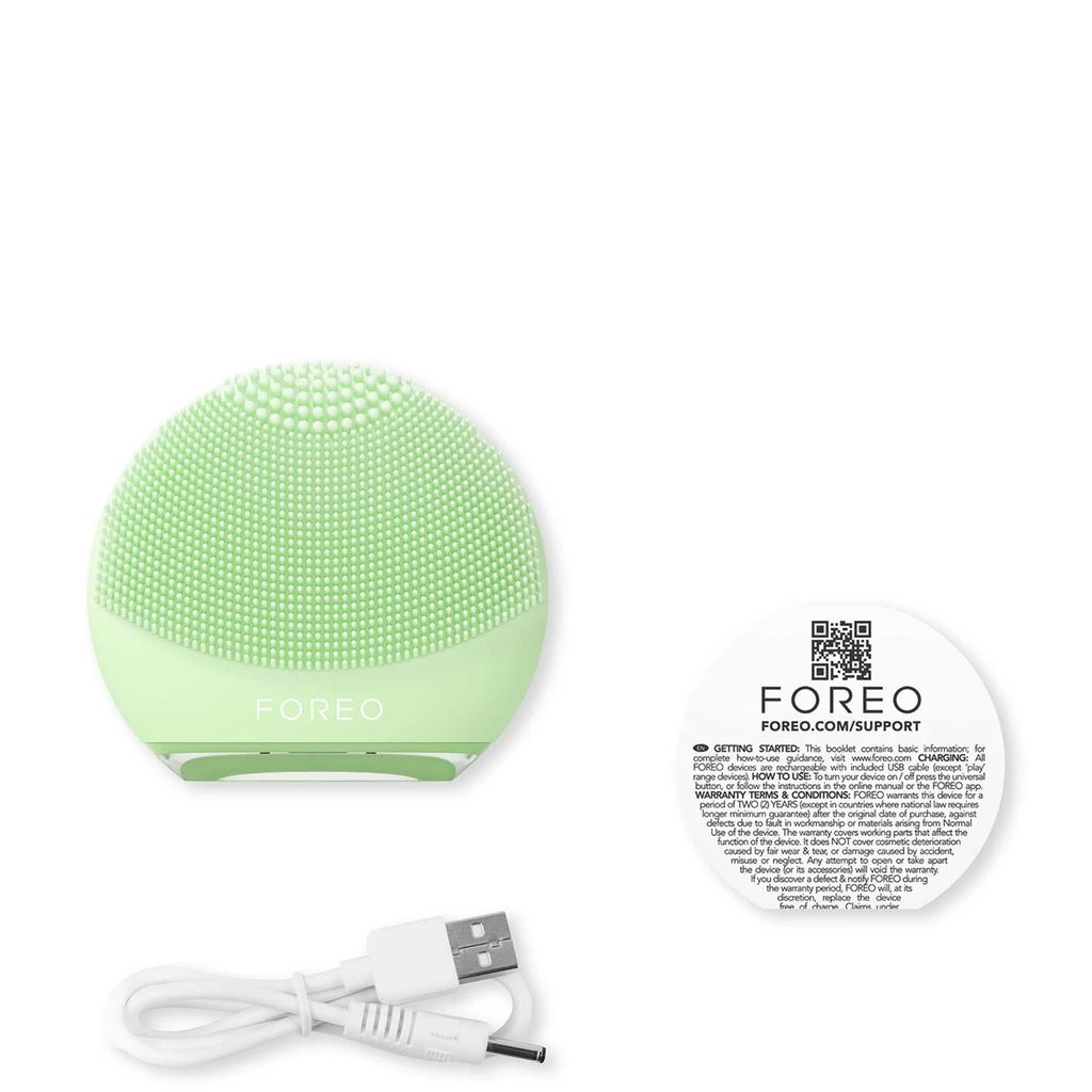 FOREO LUNA 4 GO 2-Zone Facial Cleansing and Firming Device for All Skin Types 商品