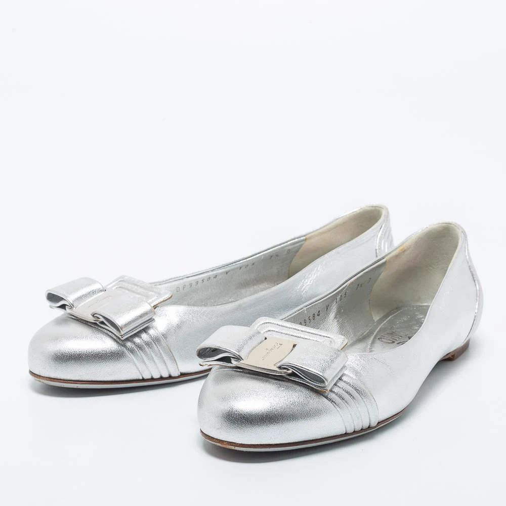 商品[二手商品] Salvatore Ferragamo|Salvatore Ferragamo Silver Leather Vara Bow Ballet Flats Size 38,价格¥983,第2张图片详细描述