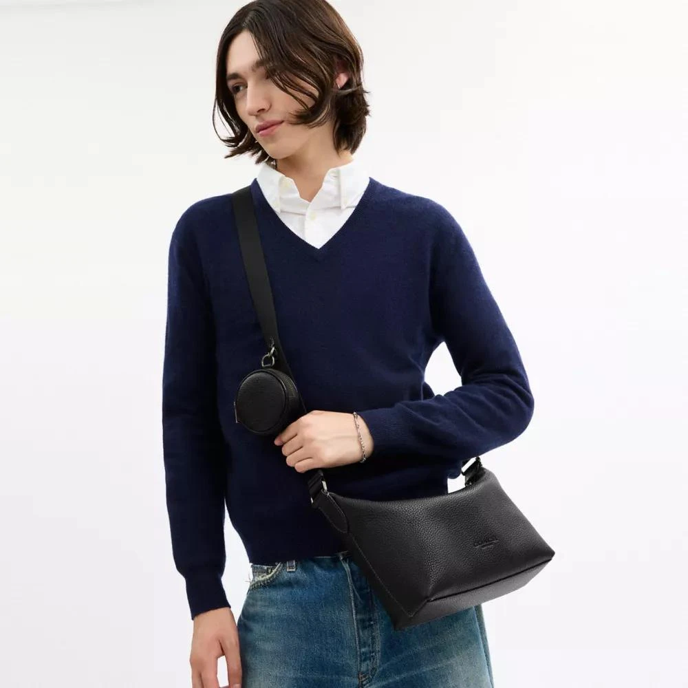 商品Coach|Small Finn Crossbody Bag With Pouch,价格¥1291,第2张图片详细描述