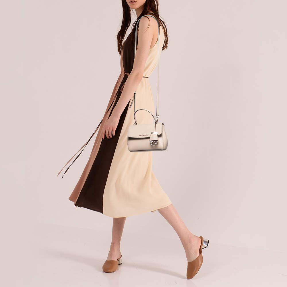 商品[二手商品] Michael Kors|Michael Kors Beige Saffiano Leather Ava Extra Small Top Handle Bag,价格¥1204,第4张图片详细描述