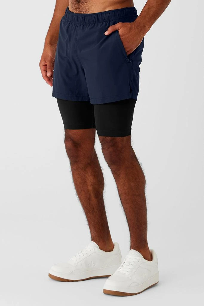 商品Alo|5" Revival 2-in-1 Short - Navy/Black,价格¥660,第3张图片详细描述