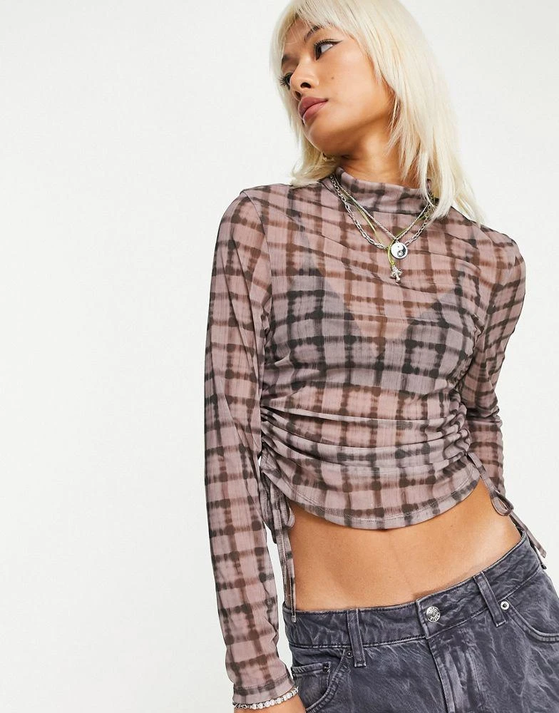 商品Topshop|Topshop grid check mesh ruch side long sleeve top in grey,价格¥104,第2张图片详细描述