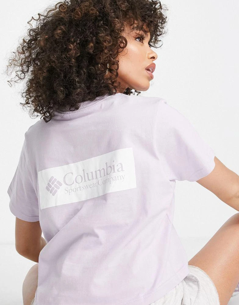 商品Columbia|Columbia North Cascades backprint cropped t-shirt in lilac Exclusive at ASOS,价格¥94,第2张图片详细描述