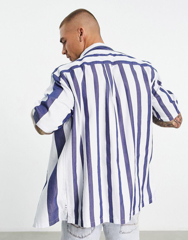 商品Tommy Hilfiger|Tommy Hilfiger blown up varied stripe short sleeve shirt custom fit in navy,价格¥710,第4张图片详细描述