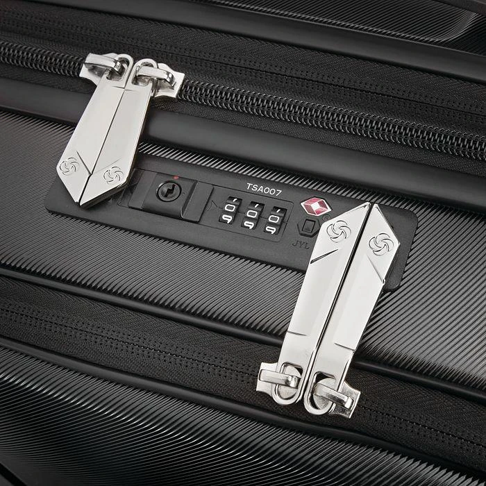 Just Right Expandable Carry On Spinner Suitcase 商品