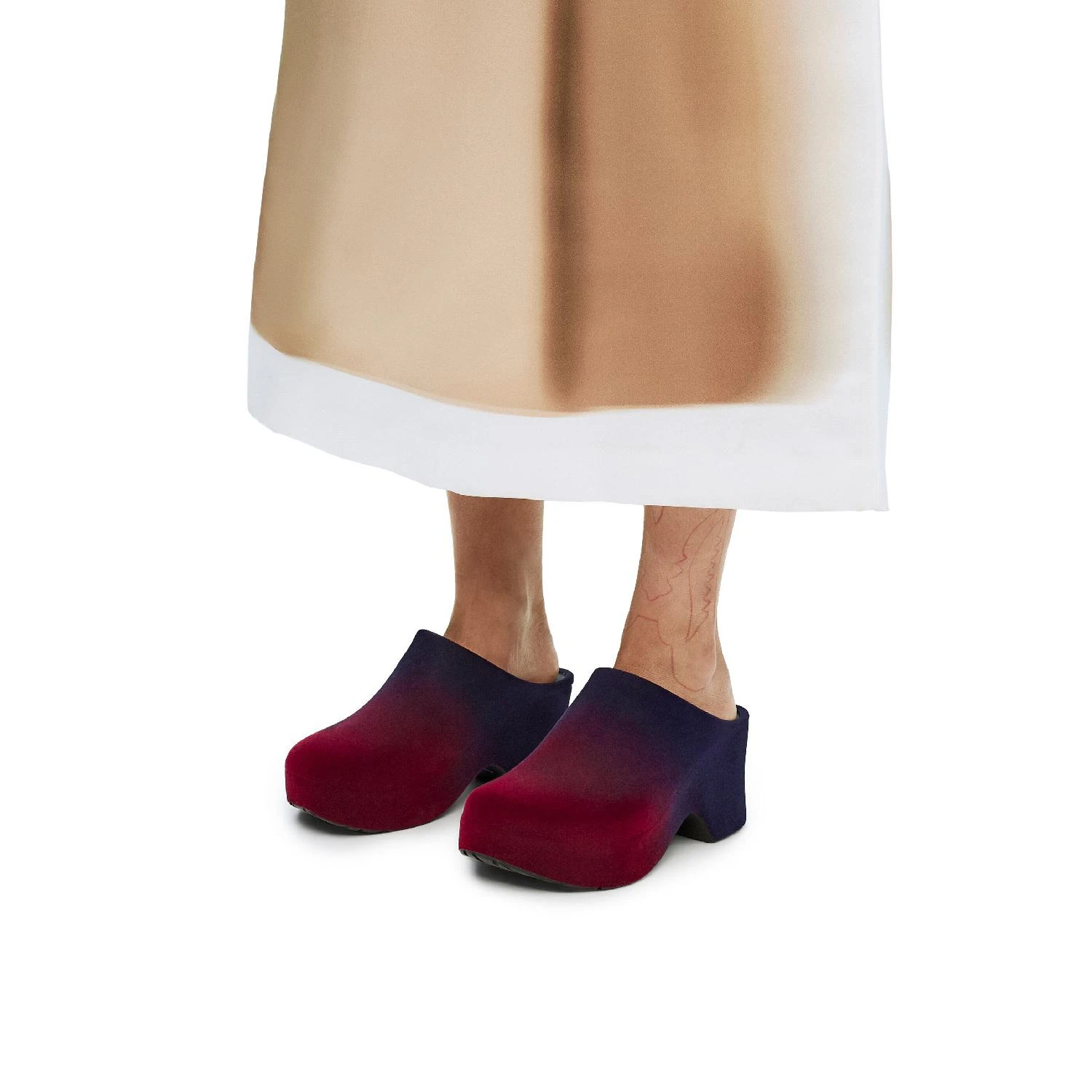 包邮包税【预售7天发货】 LOEWE罗意威 24春夏 女士 厚底鞋 Terra Foam clog in flocked rubber L814V29X16-7554 商品