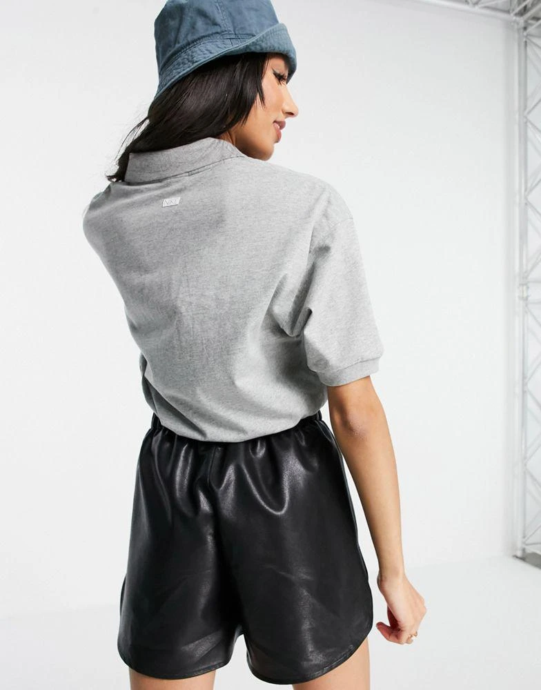 商品NIKE|Nike cropped polo t-shirt in grey,价格¥157,第2张图片详细描述
