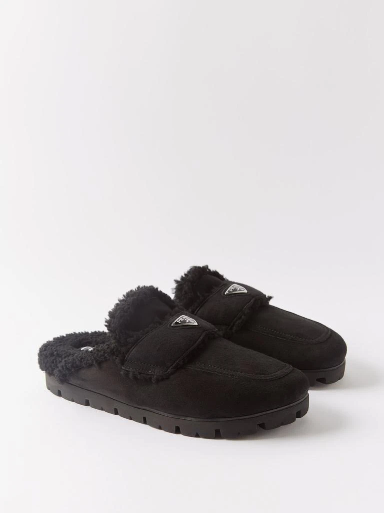 Triangle logo-plaque shearling-lined suede mules 商品