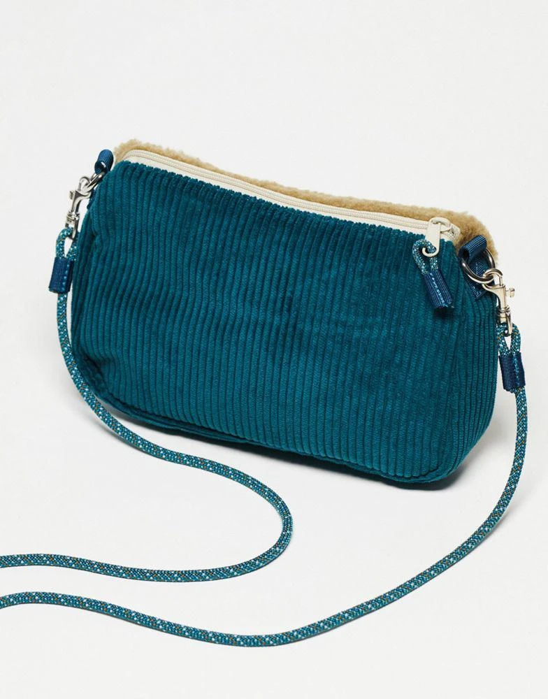 商品KAVU|Kavu so snuggy borg cross body bag in green,价格¥349,第4张图片详细描述