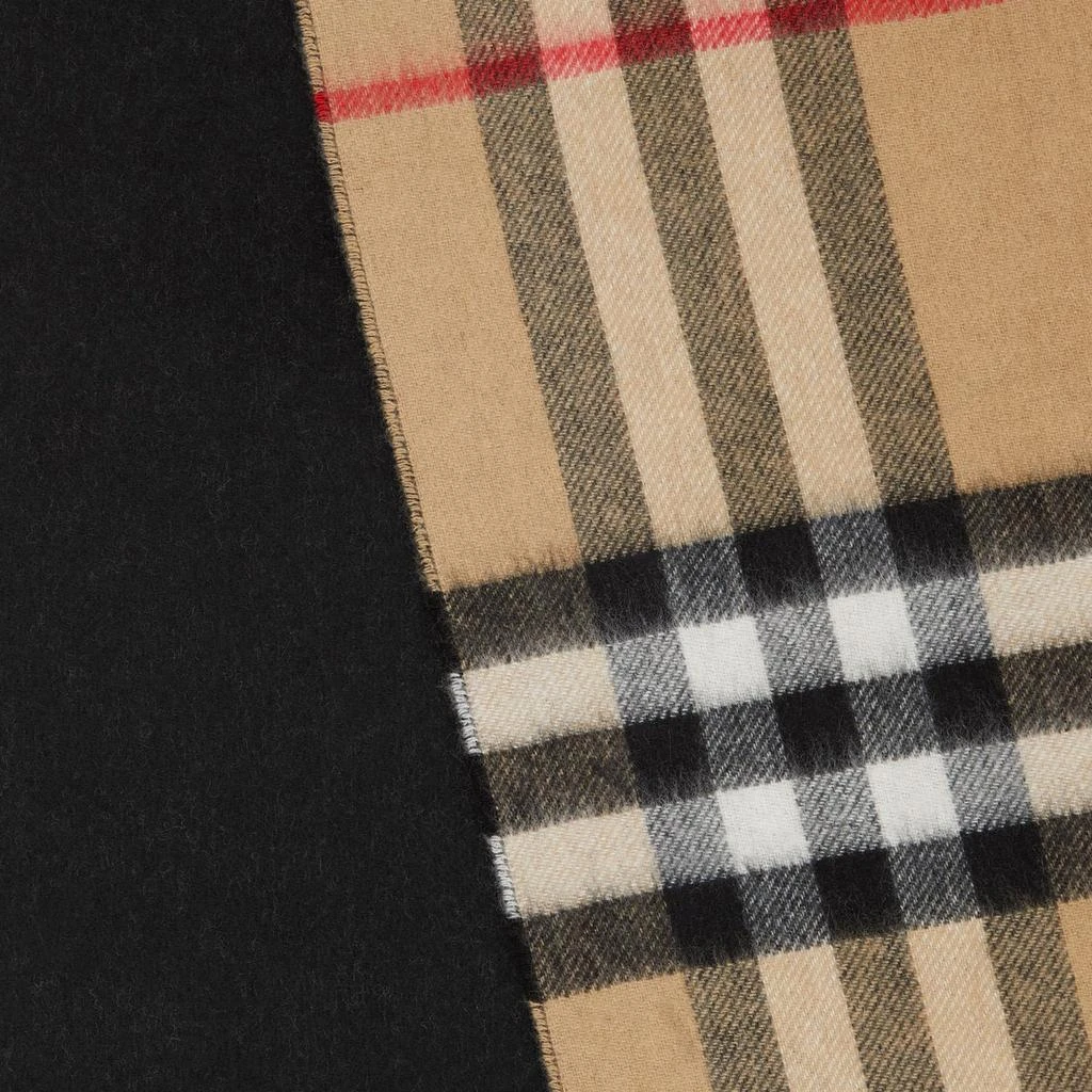 商品Burberry|Burberry Reversible Check Cashmere Scarf,价格¥3788,第2张图片详细描述