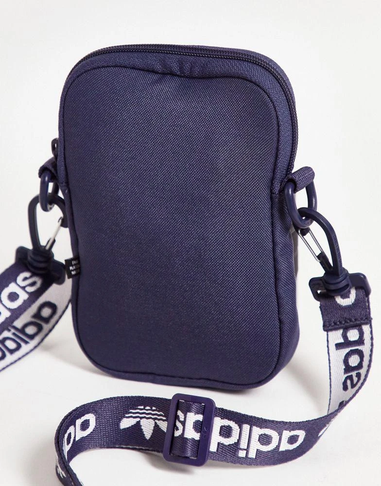 商品Adidas|adidas Originals adicolor across body bag with branded strap in shadow navy,价格¥174,第3张图片详细描述