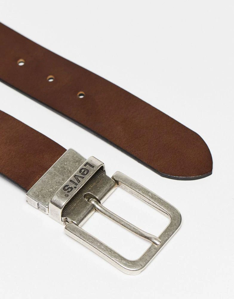 商品Levi's|Levi's reversible leather belt with buckle logo in black/brown,价格¥518,第2张图片详细描述
