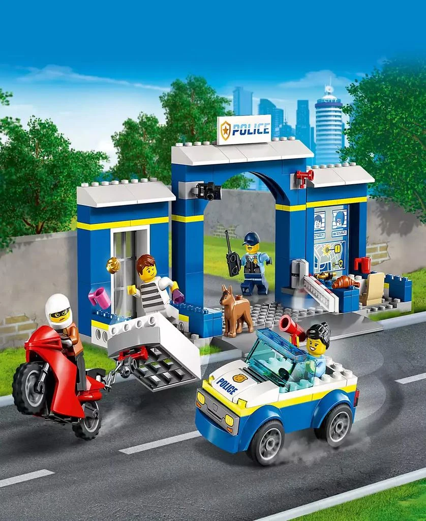 City Police Station Chase 60370 Toy Building Set with 2 Police and 2 Crook Minifigures and Police Dog 商品