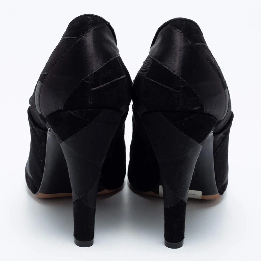 商品[二手商品] Chanel|Chanel Black Suede and Satin Patchwork Lace-Up CC Cap Toe Ankle Booties Size 41,价格¥2123,第5张图片详细描述