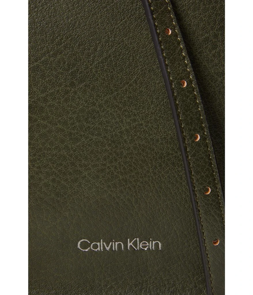 商品Calvin Klein|Reyna Novelty Crossbody,价格¥404,第4张图片详细描述