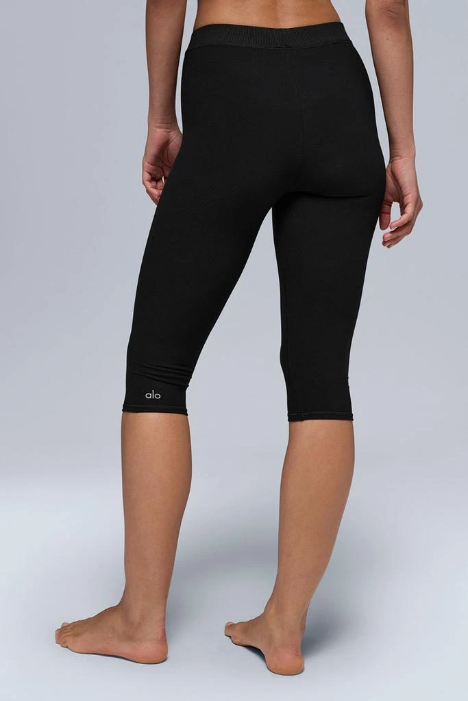 商品Alo|Alosoft High-Waist Iconic 90's Capri - Black,价格¥677,第3张图片详细描述