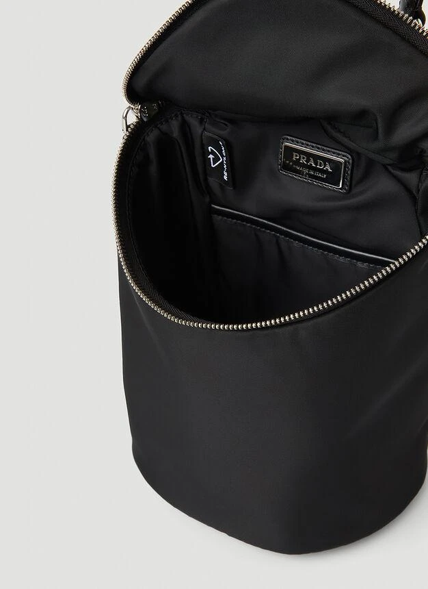 Logo Plaque Crossbody Pouch in Black 商品