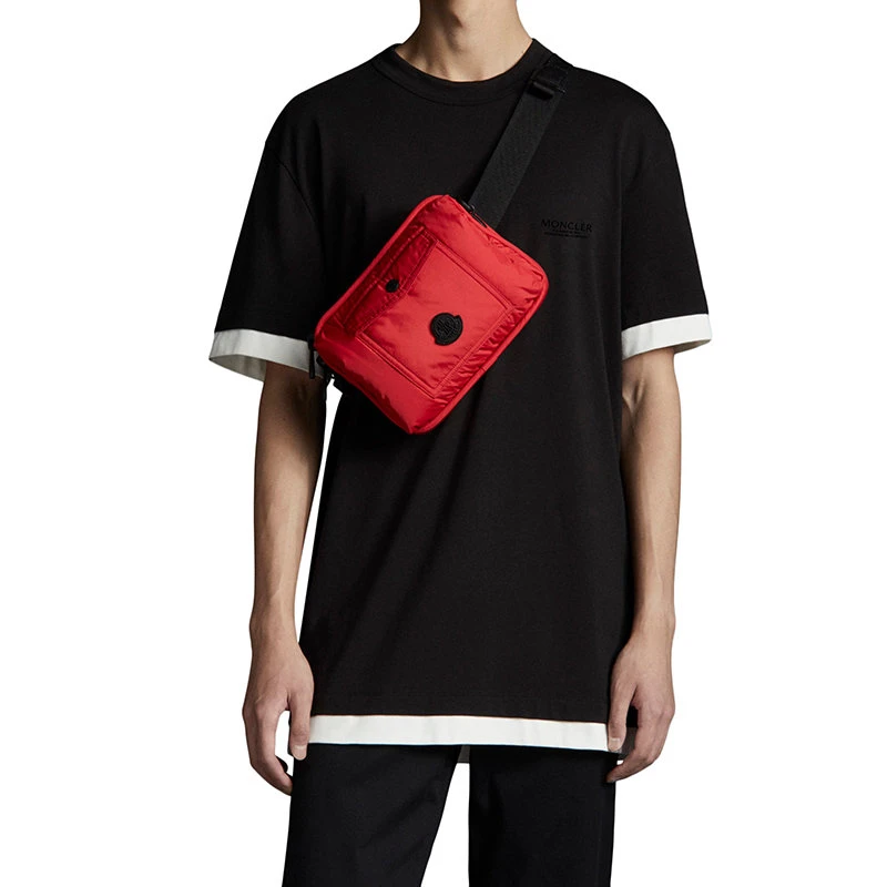 【预售3-7天】Moncler/蒙克莱 22年秋冬新款 男士黑色/白色纯棉Logo压花短袖T恤H10918C000178390T999 商品