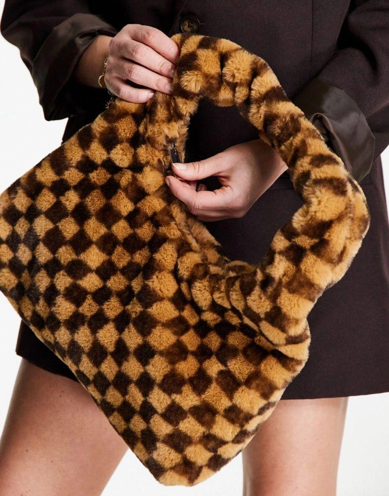 商品Topshop|Topshop checkerboard fur shoulder bag in brown,价格¥126,第4张图片详细描述