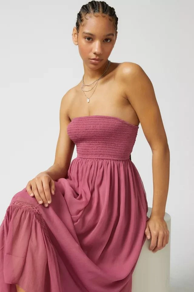 商品Urban Outfitters|UO Caley Smocked Strapless Midi Dress,价格¥533,第4张图片详细描述