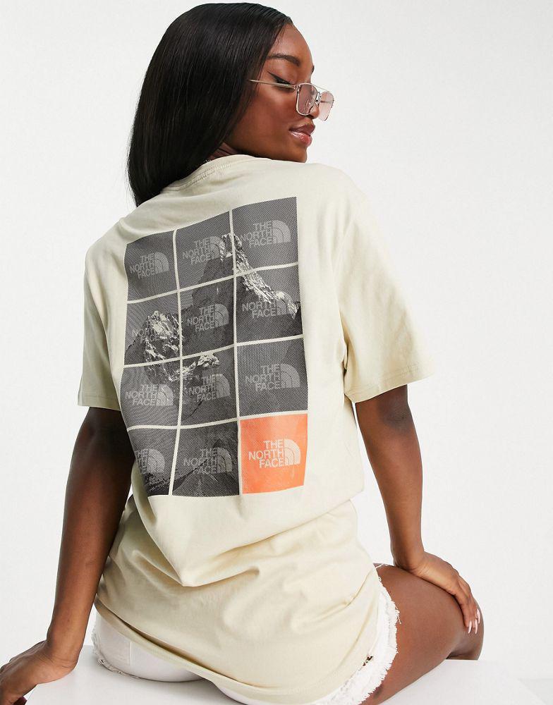 商品The North Face|The North Face Repetitive Mountain t-shirt in beige Exclusive at ASOS,价格¥143,第1张图片
