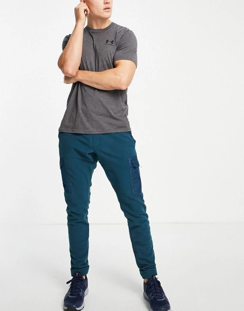 商品Under Armour|Under Armour CGI Utility cargo pants in blue,价格¥421,第2张图片详细描述