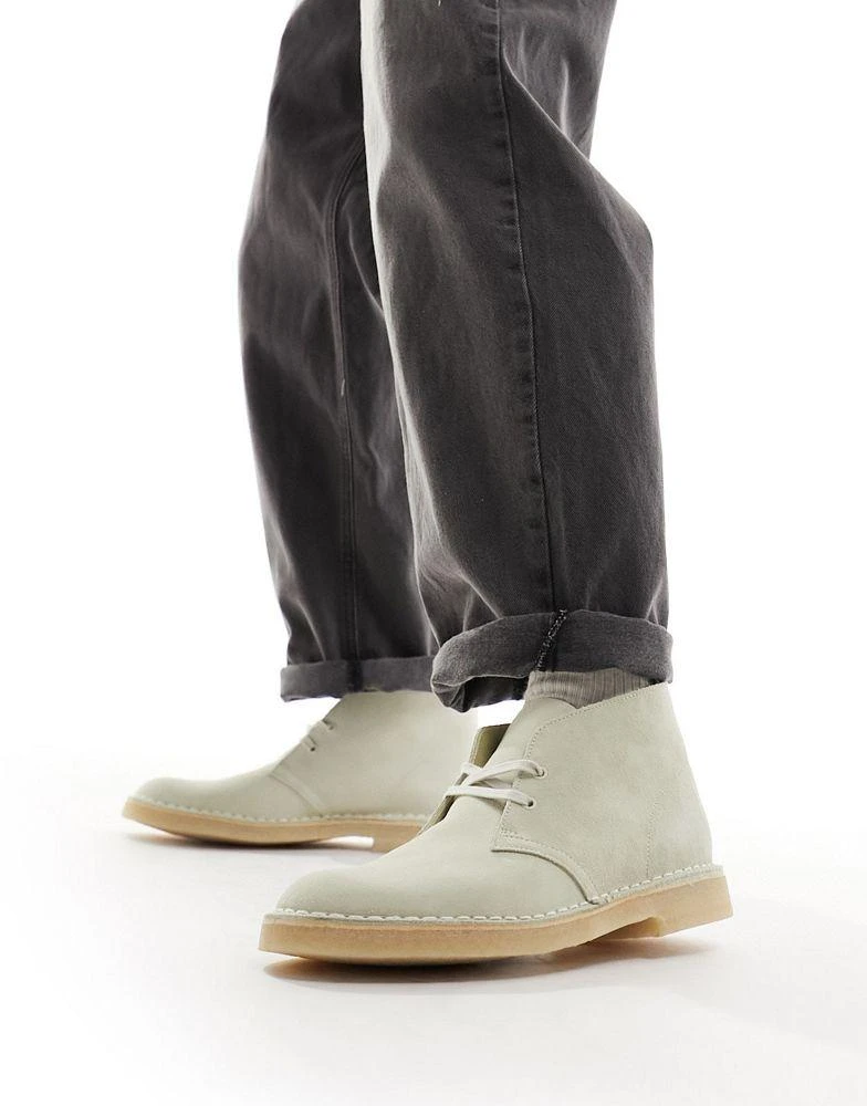 商品Clarks|Clarks Originals desert boots in off white suede,价格¥807,第1张图片