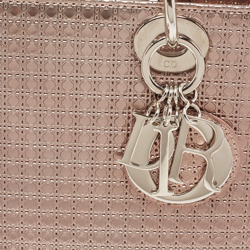 商品[二手商品] Dior|Dior Metallic Rose Gold Micro Cannage Laminated Leather Medium Lady Dior Tote,价格¥16898,第7张图片详细描述