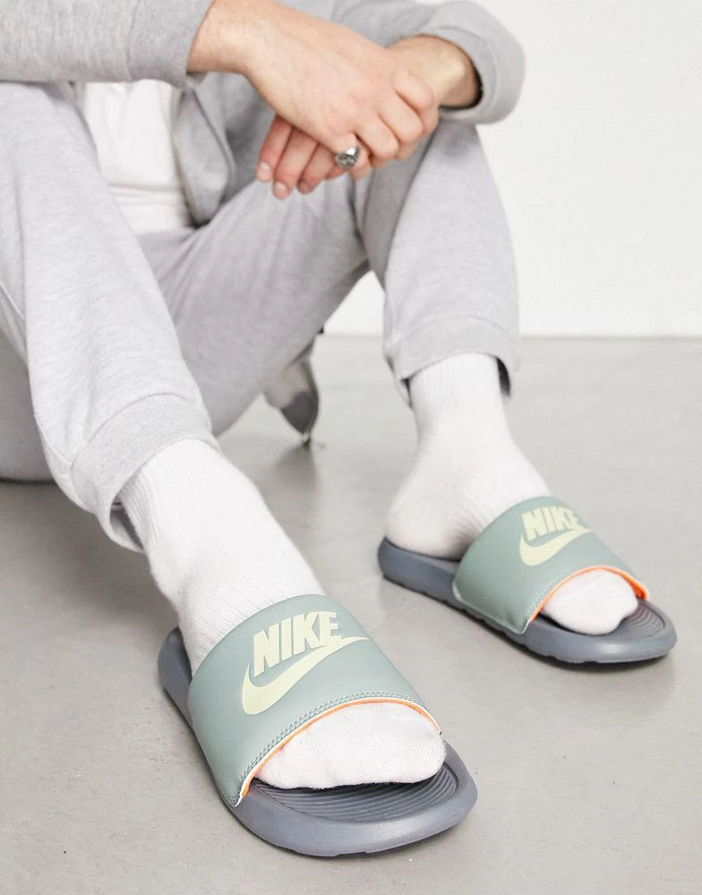 商品NIKE|Nike Victori One orange logo slides in green,价格¥233,第1张图片